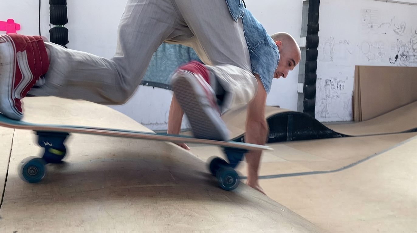 Surfskate en la rampa del pabellón